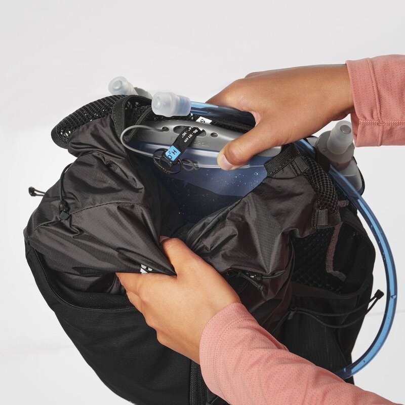 Salomon Rucksack ACTIVE SKIN 12 Women SET - SCHWARZ/METALL